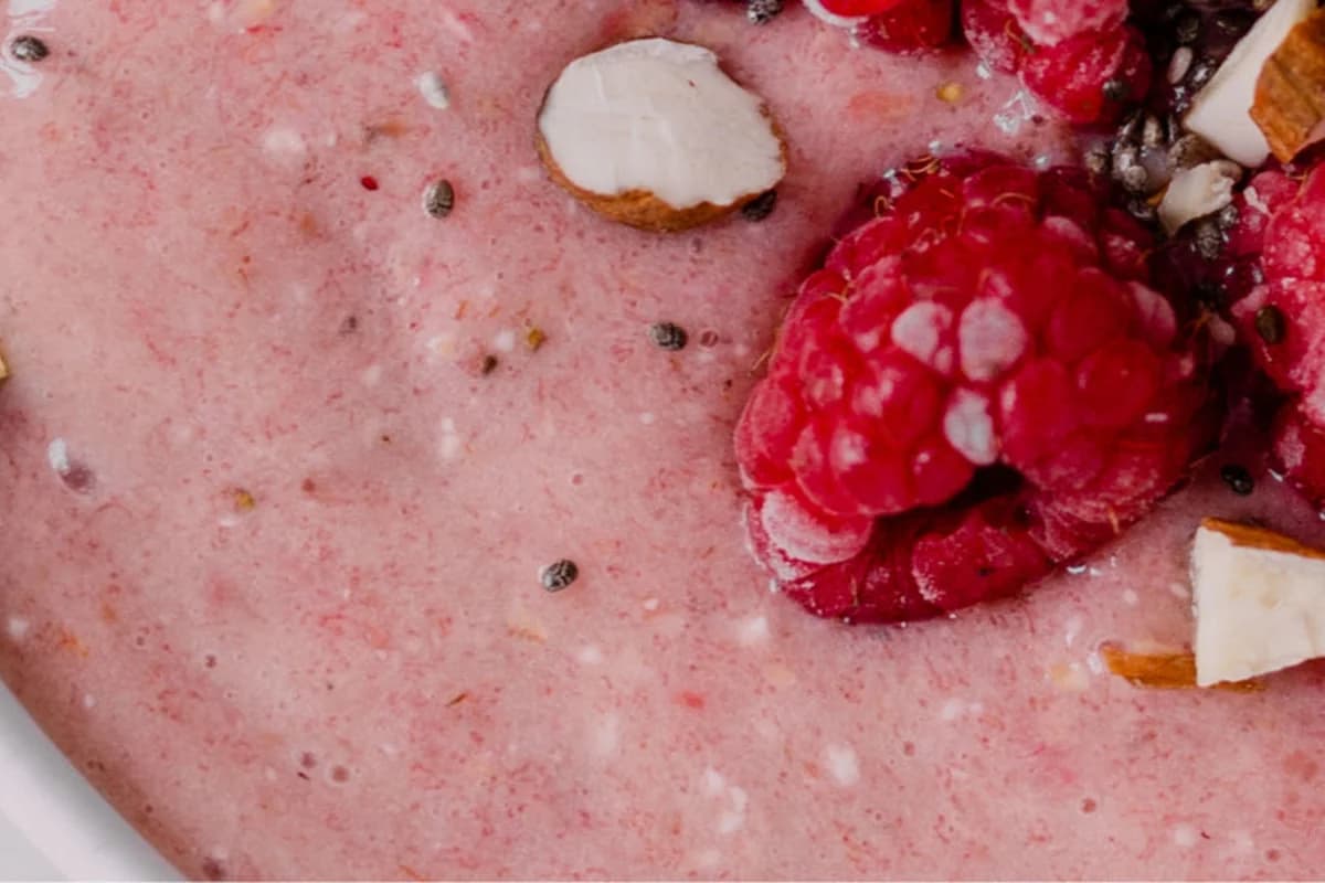 The Bomb Bar acai and smoothie bowls with fresh fruit and superfoods in Nexton